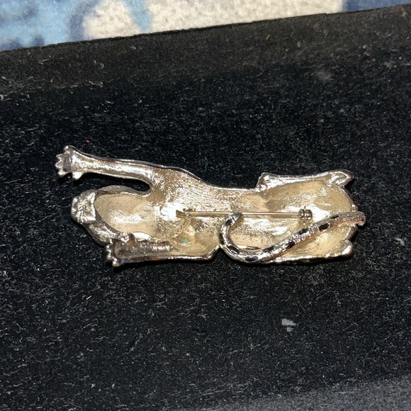 ENAMELED & JEWELED LEOPARD BROOCH W/ ARTICULATED TAIL - Picture 2 of 8